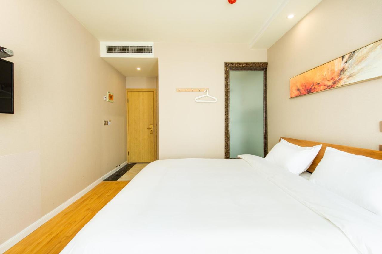 Hotel J