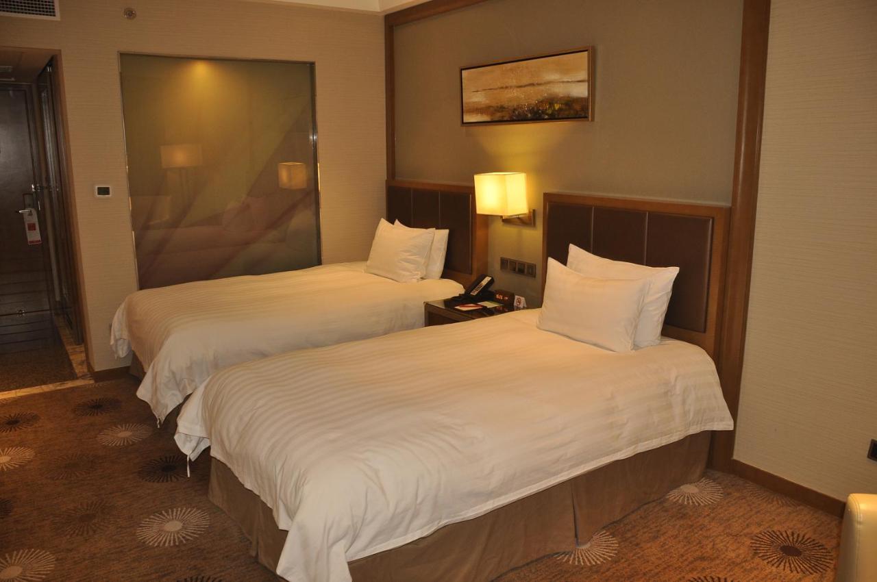 Ramada Plaza Pudong Hotel 4*