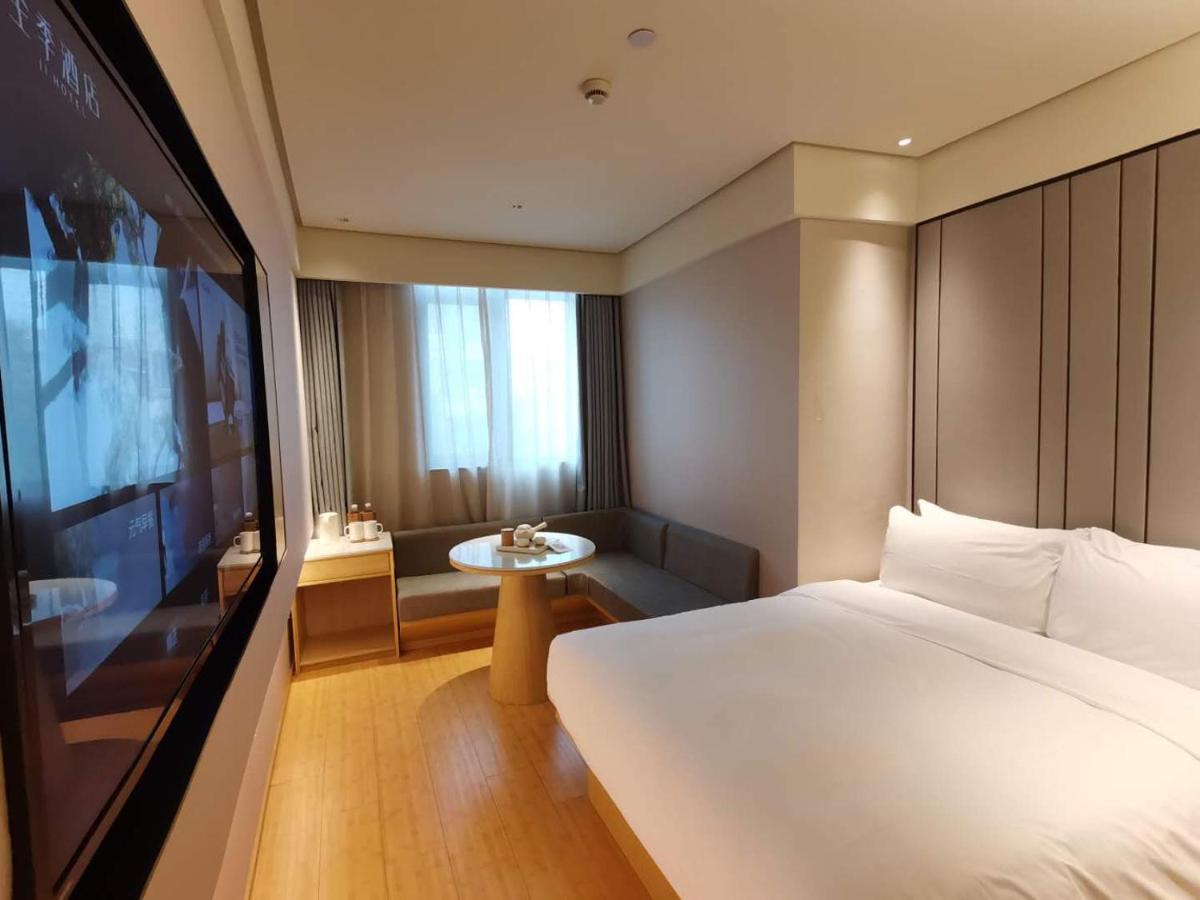 Ji 3* Shanghai