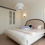 Eastern Hub - Bund Branch French Romantic Designer With City Views, Close To The Bund And Xintiandi, With Three Bedrooms And Floor-To-Ceiling Windows