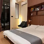 Laylive Good Soundproofing Near The Subway, Us Consulate, Nanjing Road Jing\'An Temple Business District Convenient Transportation Courtyard Music