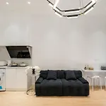 Milan-Twin Bed Apartment With Sunlit Yard