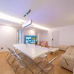 Zhome-Three Floors 4 Bedrooms - Near Nanjing Road