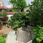 Shanghai Rock & Wood International Youth Hostel
