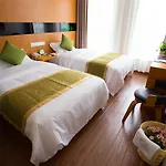 Vatica Shanghai Pudong Airport Town Renmintang Road Hotel