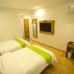 Vatica Shanghai Pudong Airport Town Renmintang Road Hotel
