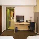 Motel Yushan Road Yuanshen Sports Center
