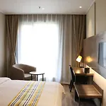 Home Inn Plus Shanghai People\'S Square East Jinling Road