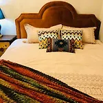 Henry\'S Apartment - People Square