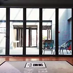 8 Art Hotel