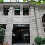 8 Art Hotel