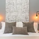 Le Mansion Apartment