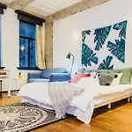 Lazy Apartment - The Bund