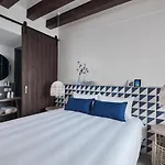 O. Live Social Hotel