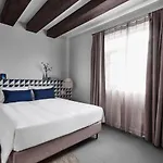 O. Live Social Hotel