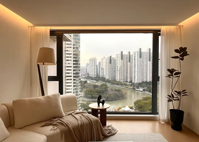 Sunny Abode Cosco Liangwan City Three-Bedroom Apartment