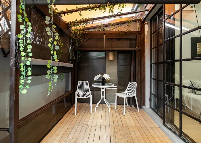 Milan-Twin Bed Apartment With Sunlit Yard