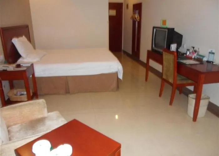 Greentree Inn Shanghai Zhujing Business Hotel