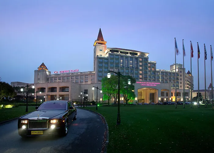 Crowne Plaza Lake Malaren Shanghai