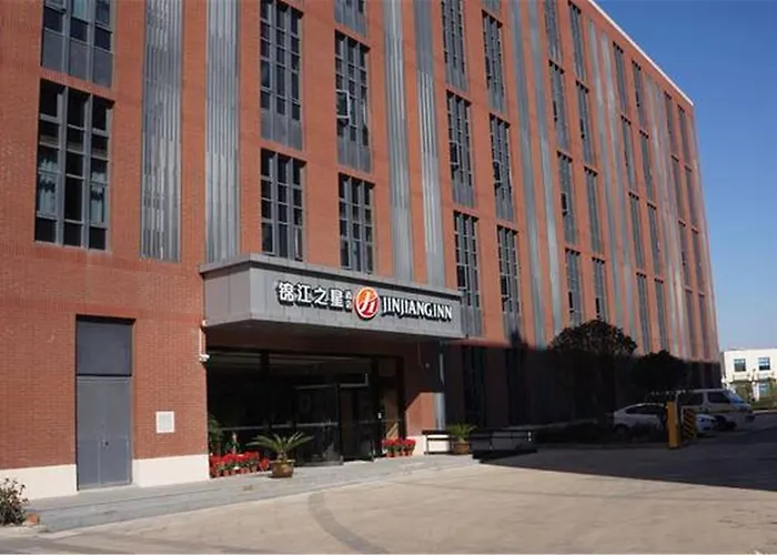 Jinjiang Inn Select Shanghai International Tourist Resort Chuansha Subway Station