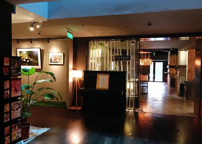 8 Art Hotel