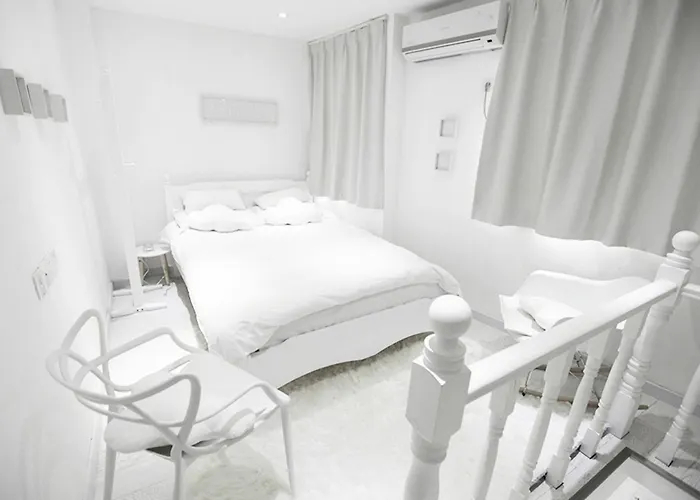 Obsessional Little White