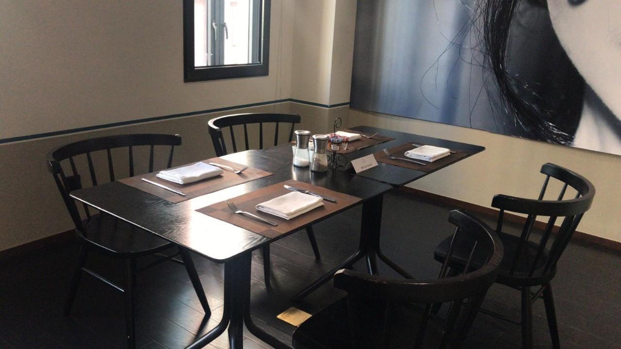 Jinglai Bushe Bund Nanjing West Road 4*