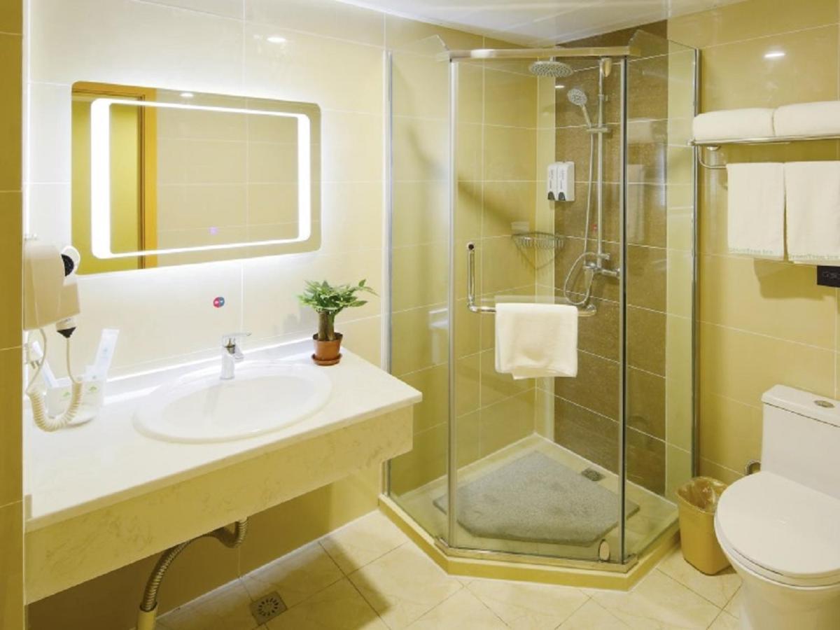 Greentree Railway Station Macao Road Express Hotel 3*