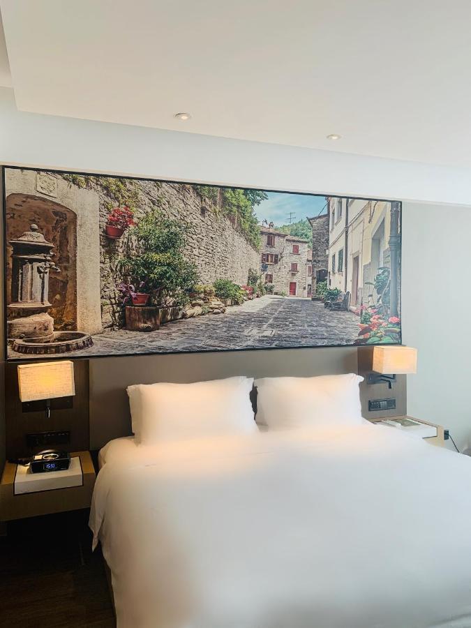 Hotel Mercure Hongqiao Railway Station 4*