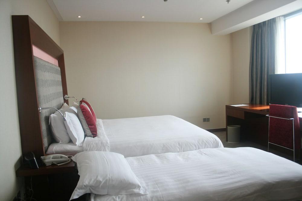 Hotel Novotel Atlantis - Breakfast In The Clouds With River View In The Revolving Restaurant & 24hours Free Self-laundry Shanghai