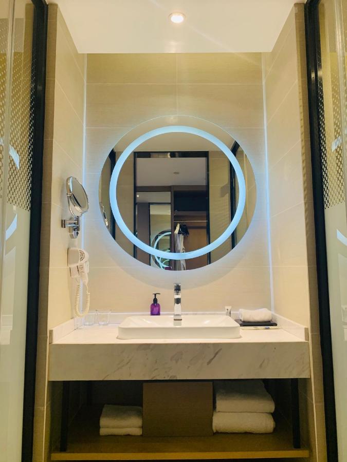 Mercure Hongqiao Railway Station Hotel