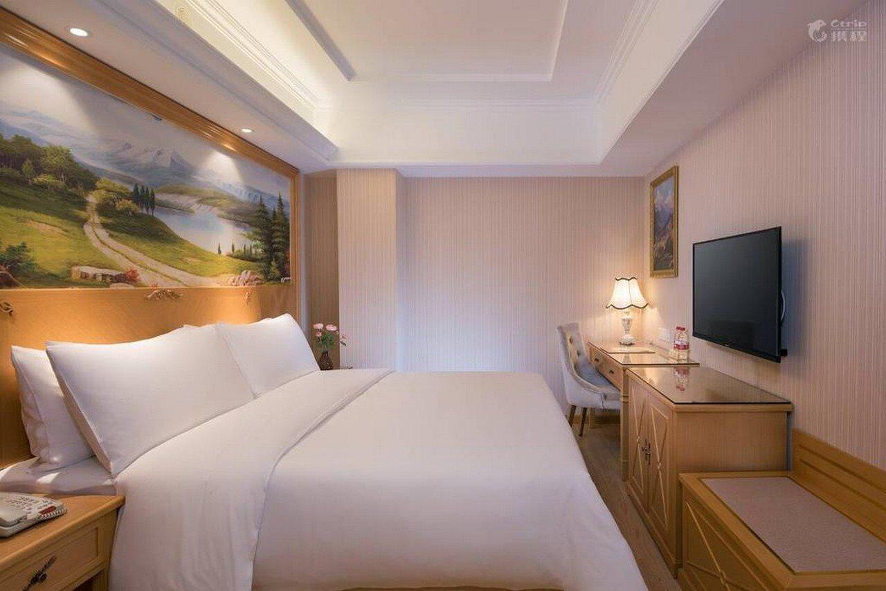 Vienna International Tourist Xiuyan Road Metro Station Branch 3*