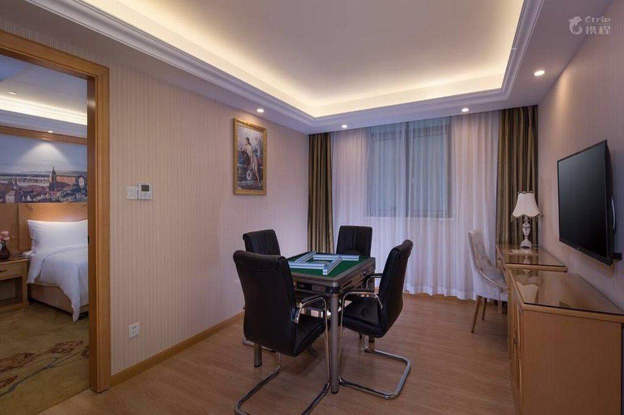 Hotel Vienna International Tourist Xiuyan Road Metro Station Branch 3*