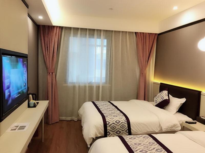 Gya West Youyi Road Subway Station Hotel