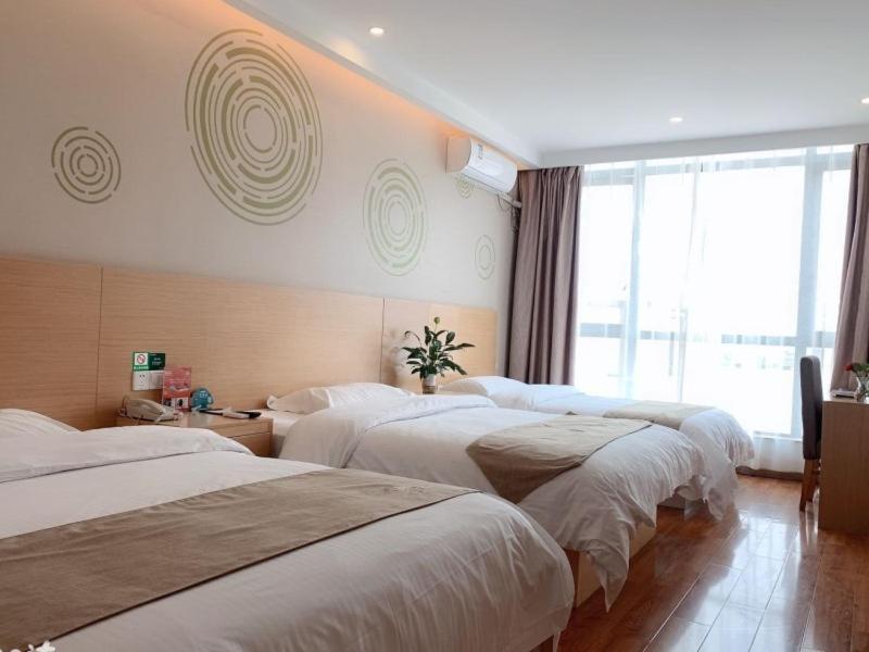 Greentree Fengxian: Metro-adjacent Express Hotel