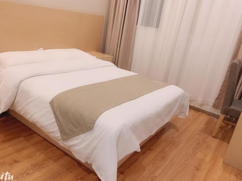 Greentree Fengxian: Metro-adjacent Express 3* Shanghai
