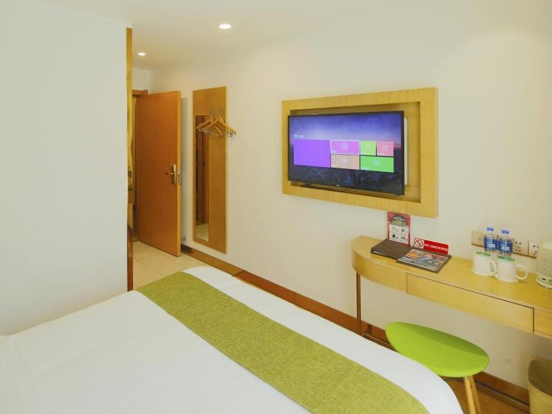 Greentree Jingan District Qipu Road Tiantong Road Subway Station Express 3* Shanghai