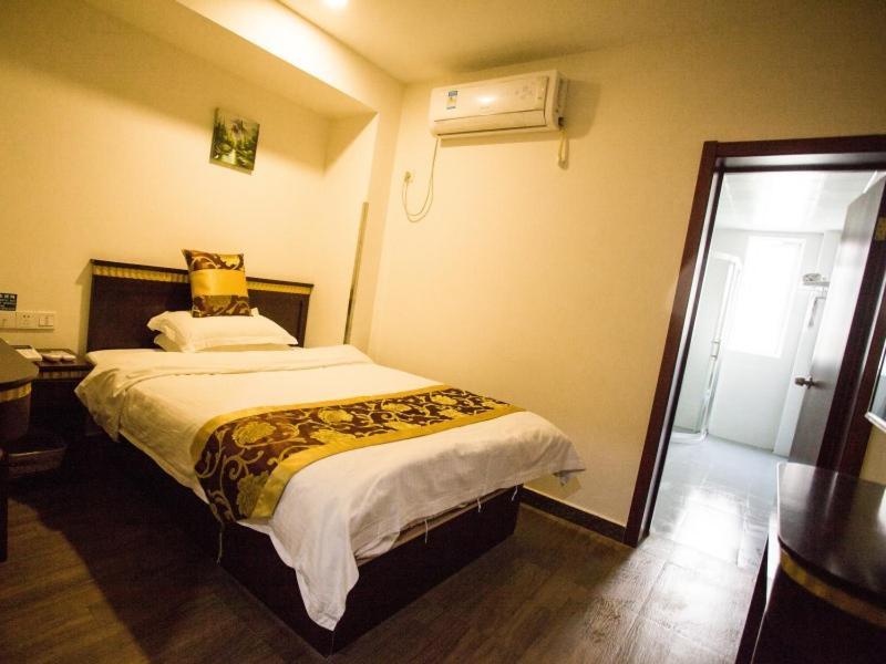 Greentree Hongqiao International Airport Songhong Road Express