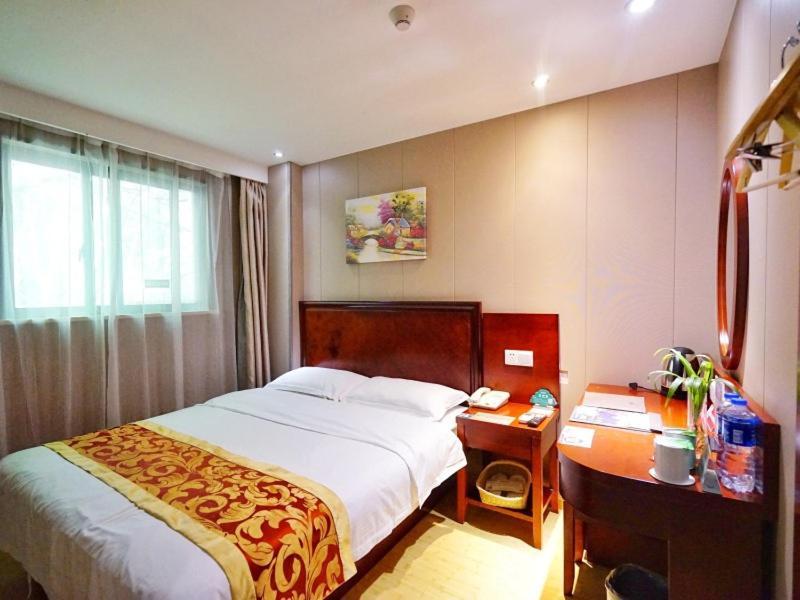 Greentree Baoshan 128 Memorial Road Tonghe Road Shell 3* Shanghai