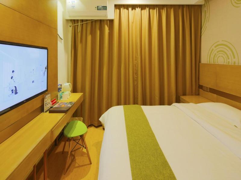 Greentree Jingan District Qipu Road Tiantong Road Subway Station Express Hotel