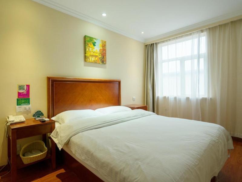 Hotel Greentree Inn Shanghai Luojing Express Hotel