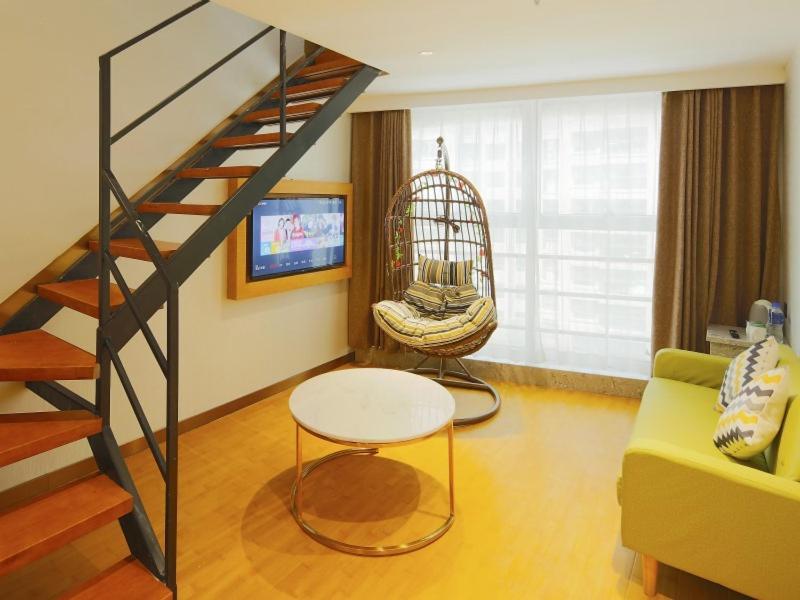 Greentree Jingan District Qipu Road Tiantong Road Subway Station Express Hotel 3*