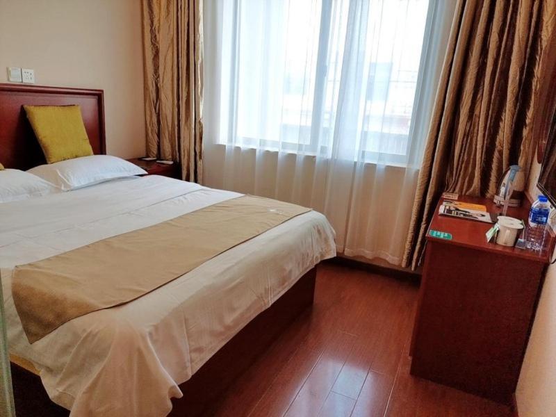 Greentree Inn Shanghai South Jiangyang Road South Changjiang Road Express Hotel Hotel 3*