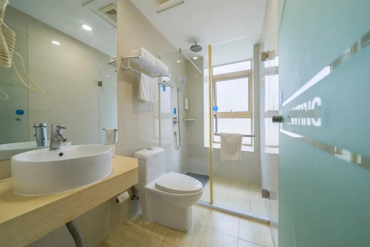 Hanting East China Normal Hotel 2*