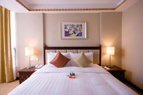 Ramada Hongkou Hotel 3*