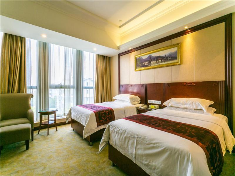 Vienna International Hongqiao Airport Wanda Hotel 3*