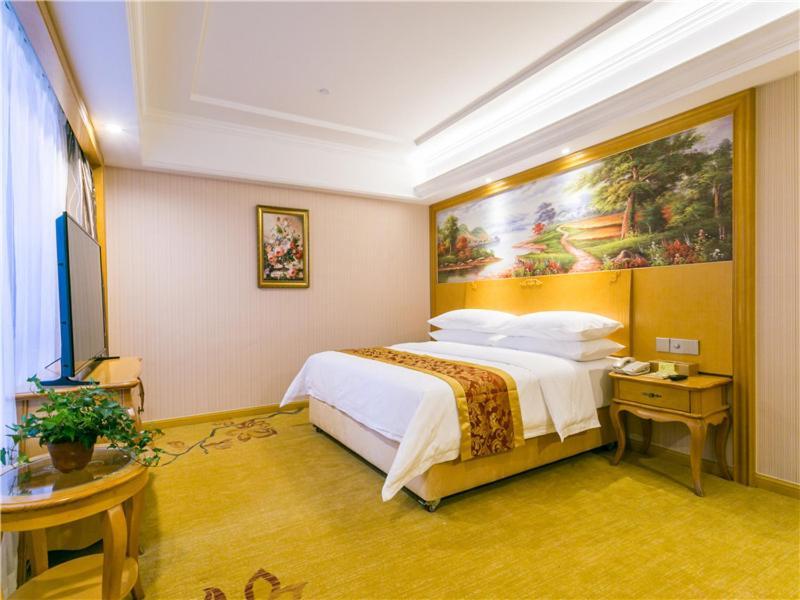 Vienna International Pudong New International Exbition Hotel 4*