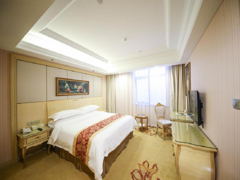 Vienna Hongqiao Convention & Exhibition Center Hotel 4*