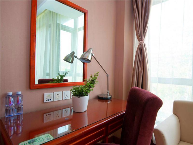 Vienna Pudong Airport Huaxia Road Hotel 3*