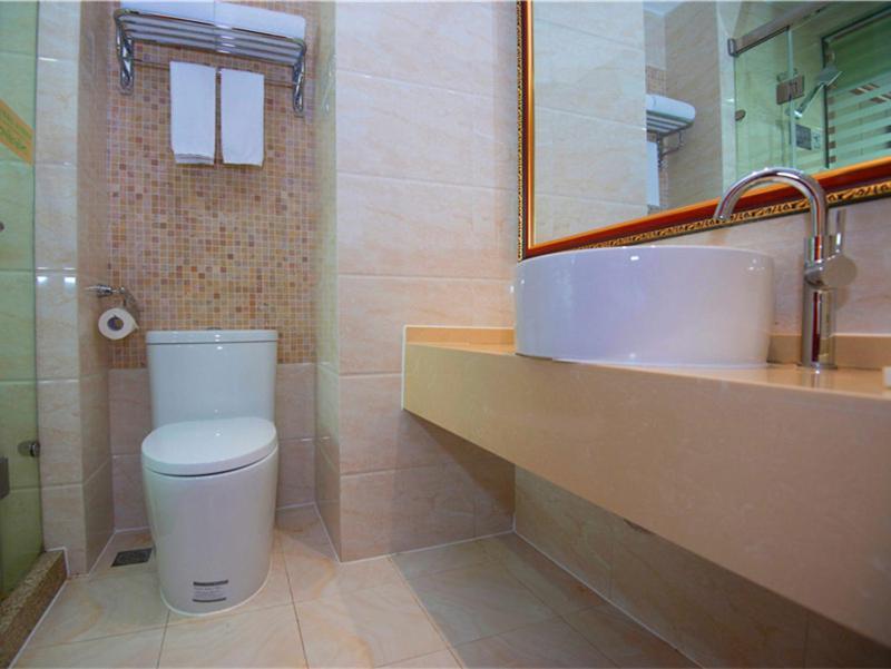 Vienna Pudong Airport Huaxia Road Hotel 3*